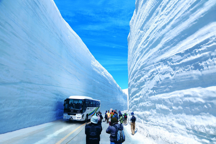 trượt tuyết du xuân ở tateyama kurobe alpine trong tour nhật bản trọn gói