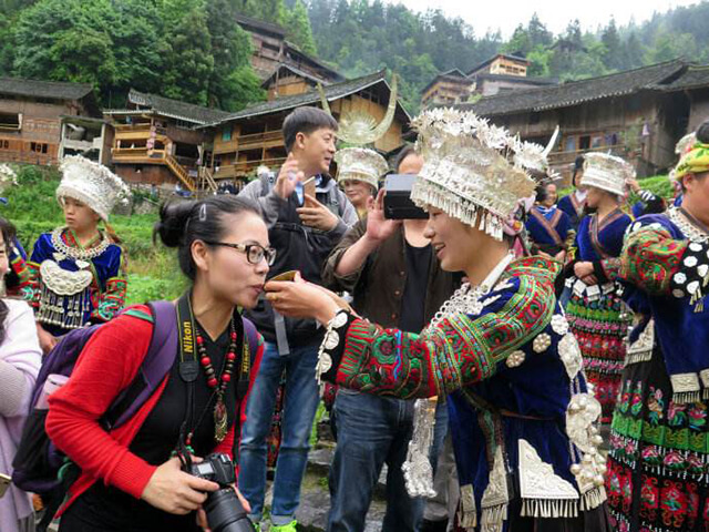 làng thiên hộ miêu trại – điểm du lịch hấp dẫn trong tour quý châu
