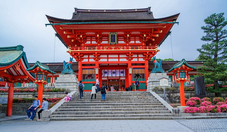 Khám phá ngôi đền Fushimi Inari Taisha khi đi du lịch Nhật Bản