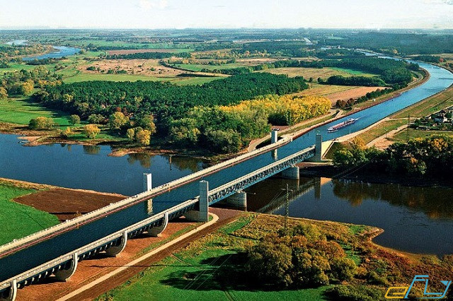 top 10 cây cầu nước “kỳ lạ” và “độc đáo” nhất trên thế giới