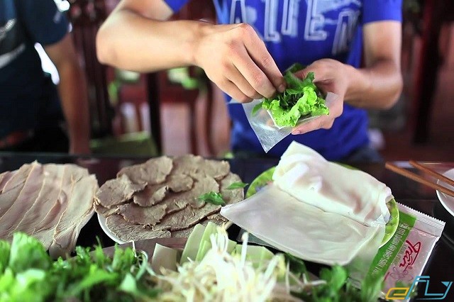 review những địa điểm bánh tráng cuốn thịt heo nổi tiếng tại đà nẵng