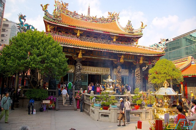chùa long sơn – ngôi chùa linh thiêng nhất đài bắc