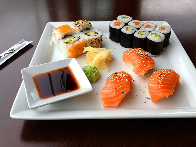 ăn sushi đúng điệu khi đi du lịch nhật bản