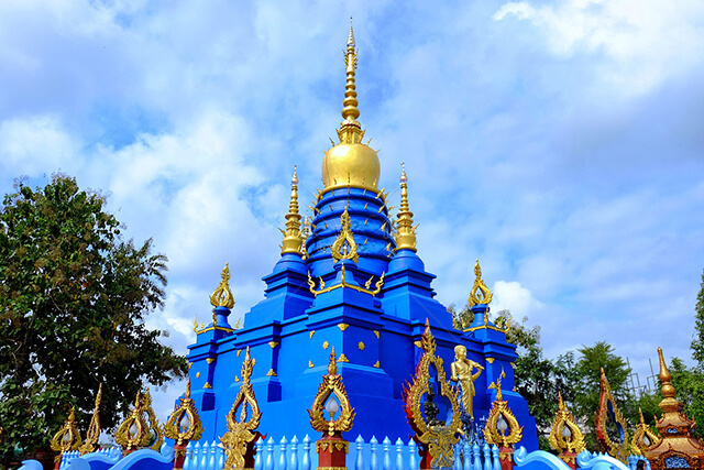 Khám phá ngôi đền xanh biếc trong tour du lịch Thái Lan