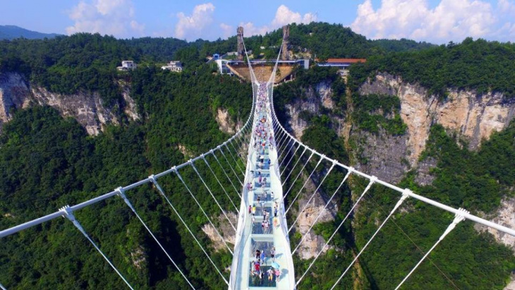 đi du lịch trương gia giới khám phá cây cầu thủy tinh dài nhất thế giới