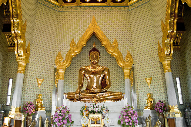 chùa phật vàng – ngôi chùa linh thiêng nhất trong tour thái lan