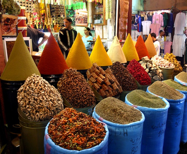 bạn biết gì về chợ gia vị spicy souk trong tour dubai?
