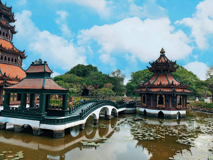 lạc lối ở mueang boran ancient city trong chuyến du lịch thái lan