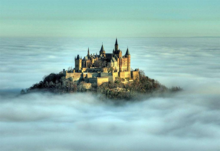 tham quan lâu đài trên mây huyền bí ở nhật bản