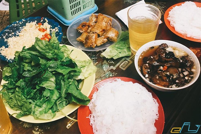 Chỉ cho bạn những quán ăn ngon nức tiếng ở Hà Nội vào mùa hè