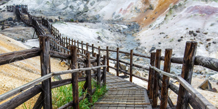 khám phá thung lũng sắc màu furano khi đi tour du lịch nhật bản