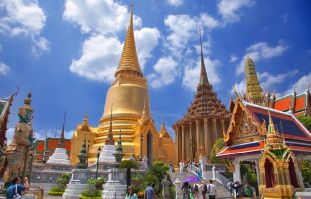 ghé thăm những ngôi chùa linh thiêng ở bangkok khi đi du lịch thái lan