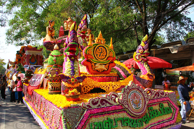 Lễ hội hoa rực rỡ tại Chiang Mai, Thái Lan - ALONGWALKER