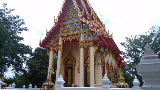 Chiêm bái tượng Luang Phor Thuad ở Wat Huay Mongkol, Thái Lan