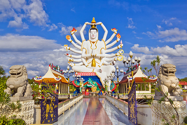 Thăm viếng chùa Wat Plai Laem trong chuyến du lịch Thái Lan