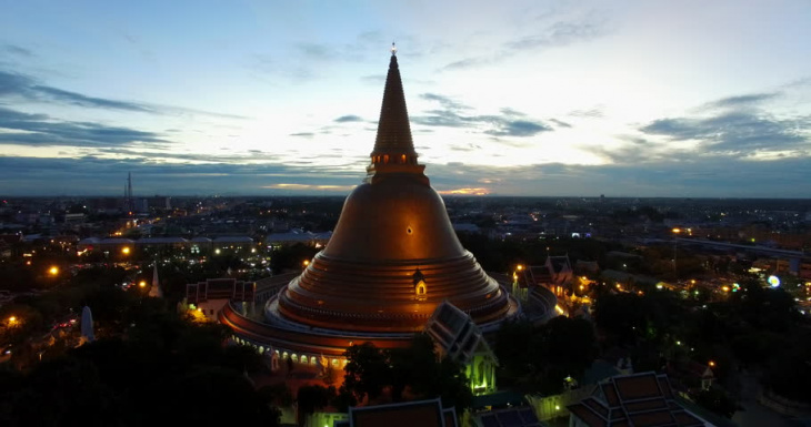 Wat Phra Pathom Chedi - điểm đến thu hút du khách ở Thái Lan