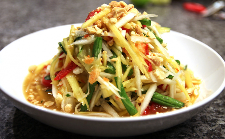 Thưởng thức 3 món salad chua cay trứ danh của Thái Lan