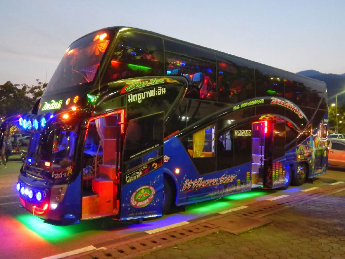Du khách đã biết cách đi xe bus đêm khi du lịch Thái Lan