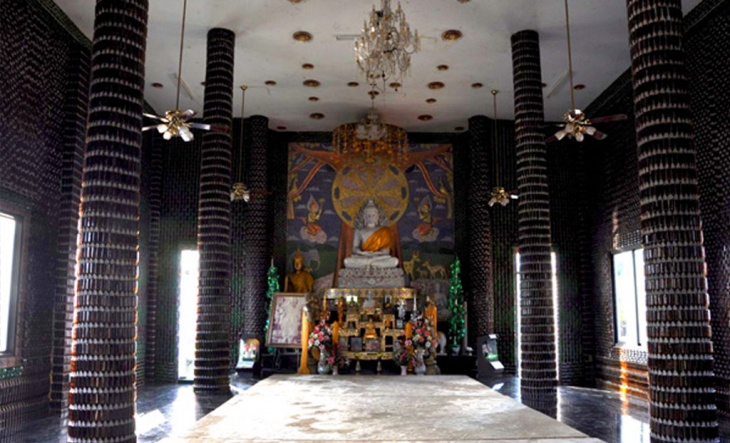 điểm đẹp, thái lan, wat pa maha chedi kaew - ngôi chùa vỏ chai độc đáo tại thái lan