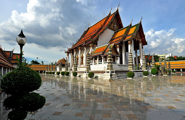 Thăm viếng Chùa Wat Suthat ở Bangkok, Thái Lan