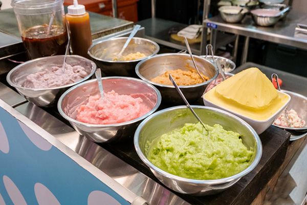 ẩm thực, thái lan, tokyo pancake - món bánh như một ngọn tháp đầy màu sắc ở thái lan