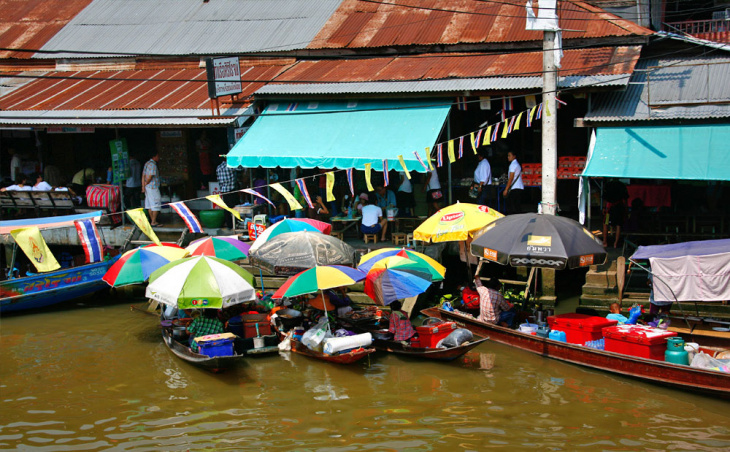 Bình yên ở chợ nổi Amphawa Thái Lan