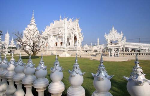 Wat Rong Khun - Ngôi chùa trắng bí ẩn ở Thái Lan