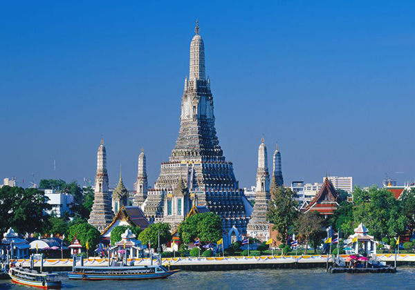 Sông Chaophraya (Sông Chaophraya): Hãy đến với sông Chaophraya nổi tiếng và đắm chìm trong cảnh quan hùng vĩ mà nó mang lại. Nơi đây bao quanh bởi những tòa nhà huyền thoại của Bangkok và là nơi hoàn hảo để thư giãn và thưởng thức cảnh quan thiên nhiên.