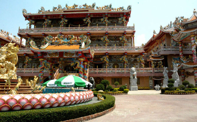 Ghé thăm ngôi đền mang phong cách Trung Hoa ở Thái Lan