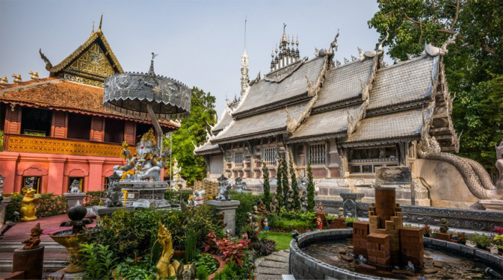 Khám phá vẻ đẹp của Chùa Bạc Wat Srisuphan ở Thái Lan