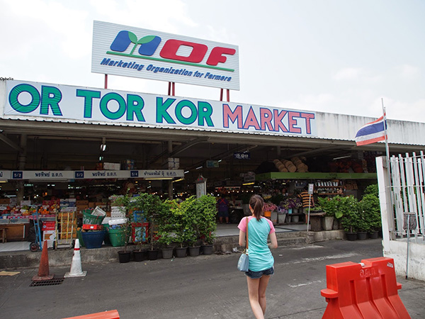 Mua sắm ở chợ thực phẩm tươi sống Or Tor Kor tại Thái Lan