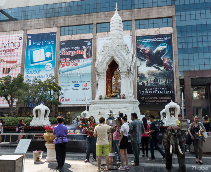 Ghé thăm Đền cầu tình duyên Trimurti nổi tiếng ở Thái Lan