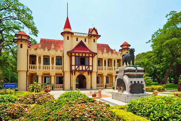 Khám phá Cung điện Sanam Chandra yên bình tại Thái Lan