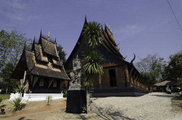 Tham quan khu Nhà Đen Baan Dum ở Chiang Rai, Thái Lan