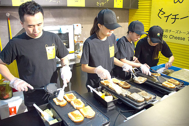 Check-in với chiếc bánh mì phô mai Hokkaido ở Thái Lan