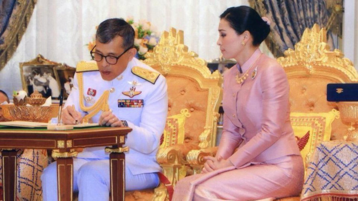 Quốc vương có quyền lực như thế nào trong nền chính trị Thái Lan?