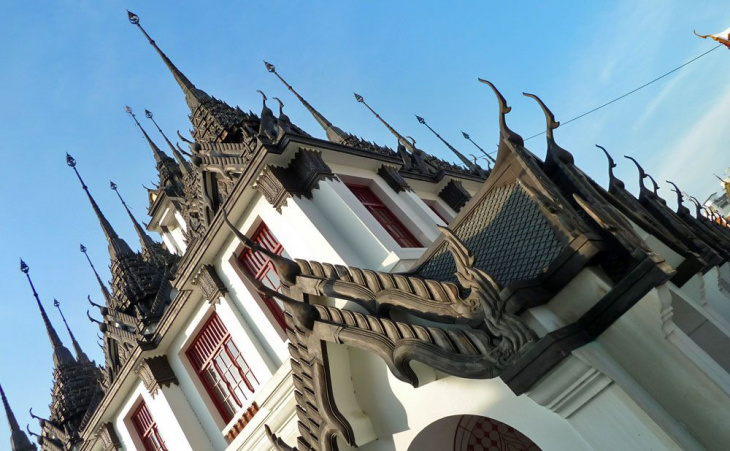 chùa loha prasat (wat ratchanaddaram) ở bangkok