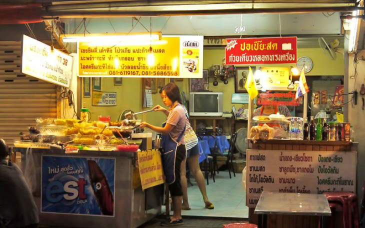 Ẩm thực đường phố Thái Lan trên đường Sukhumvit 38