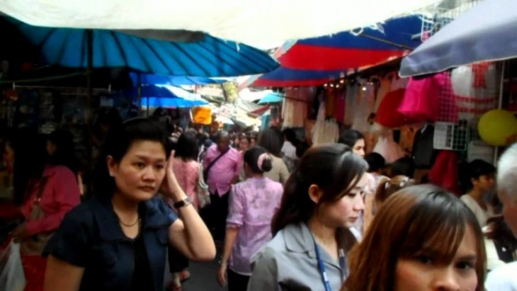 Chợ Lalai Sap ở khu Silom