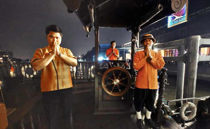dùng bữa tối trên du thuyền apsara sang trọng trên sông tại bangkok