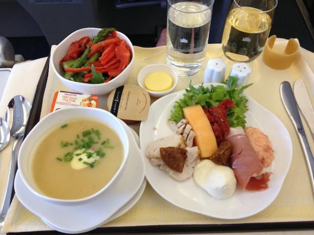Những bật mí có liên quan tới các món ăn trên máy bay