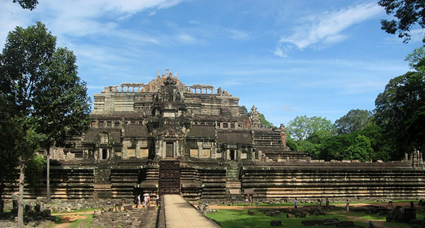 Khám phá vẻ đẹp kiến trúc cổ của Đền Baphuon ở Campuchia