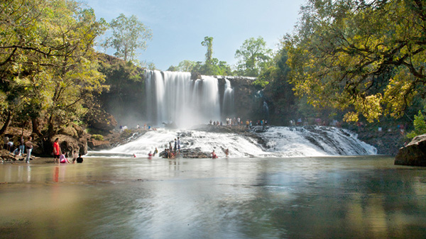 Tận hưởng sự trong mát của thác O Taing Laing tại Campuchia