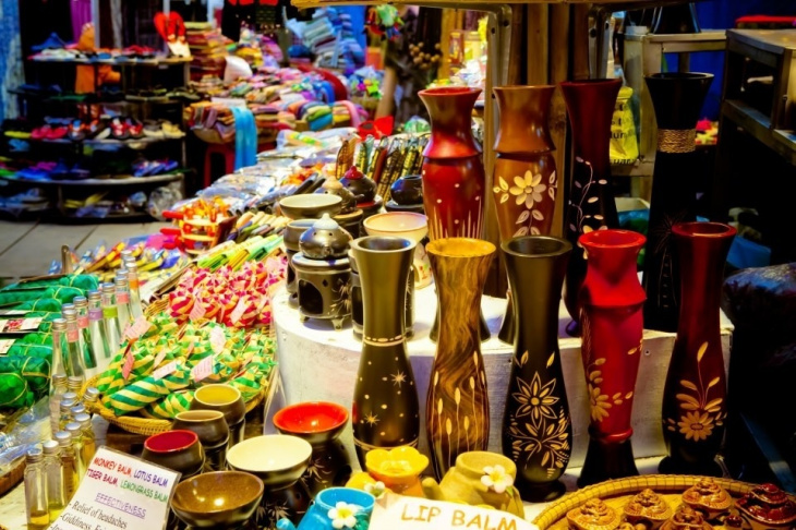 campuchia, điểm đẹp, các gian hàng hấp dẫn trong chợ kampot tại campuchia
