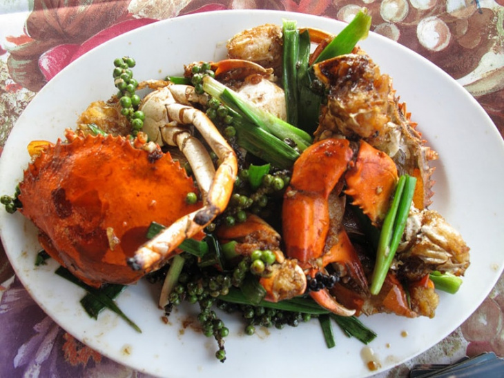 Sự hấp dẫn khó cưỡng của món Kdam Chaa (Cua chiên) ở Campuchia