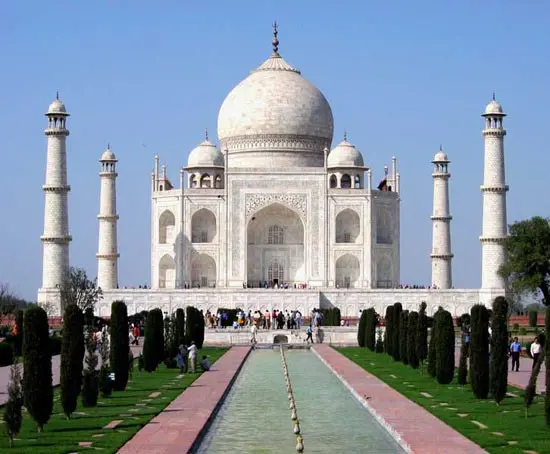 Đền Taj Mahah - một trong 7 kỳ quan tráng lệ của thế giới