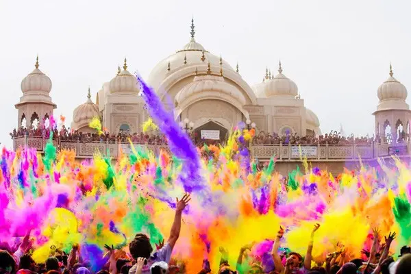 Mùa xuân Ấn Độ có lễ hội gì mà thu hút nhiều du khách đến vậy?