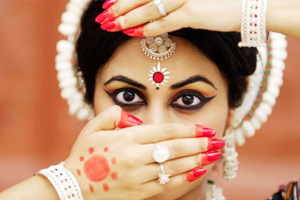 Chấm đỏ Bindi - Nét đẹp của người phụ nữ trong văn hóa truyền thống Ấn Độ