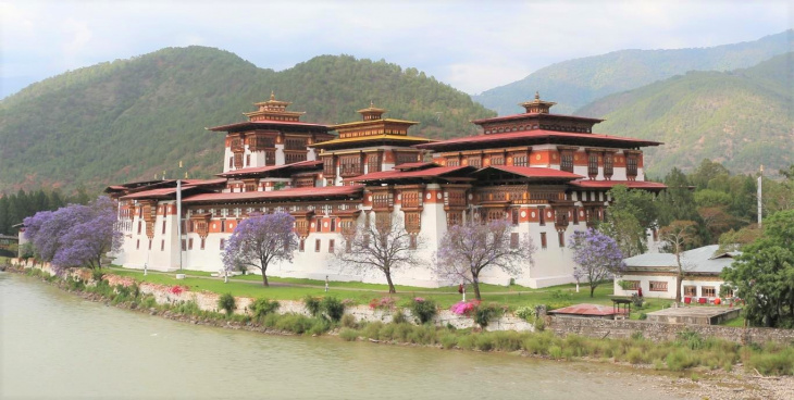 khám phá, trải nghiệm, ngẩn ngơ với vẻ đẹp kiến trúc dzong của bhutan