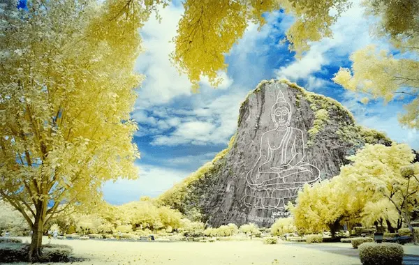 Độc đáo núi Phật Vàng Pattaya - Khau Chee Chan